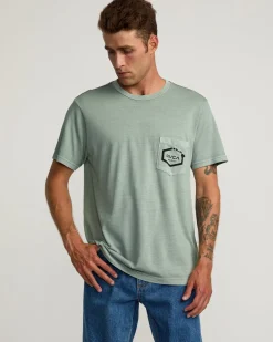 RVCA HAWAII ISLAND HEX POCKET TEE Monument