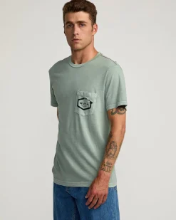 RVCA HAWAII ISLAND HEX POCKET TEE Monument