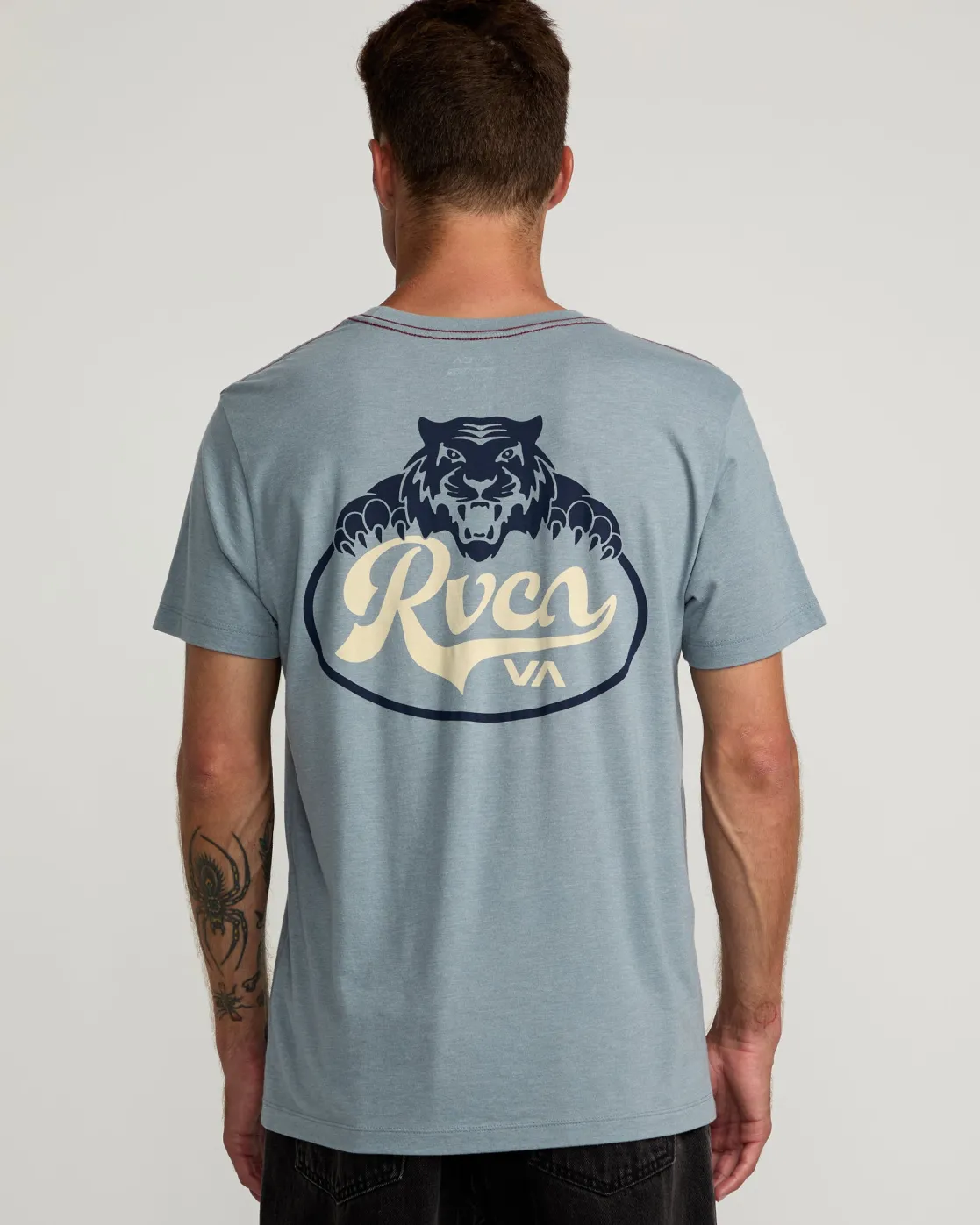 RVCA PROWL TEE Flint Stone Hot