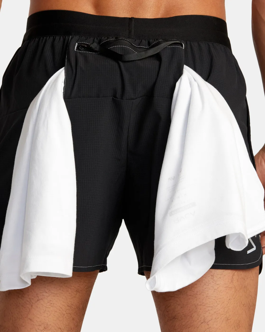 RVCA RUNNER 14" ELASTIC WAIST SHORTS Black 2