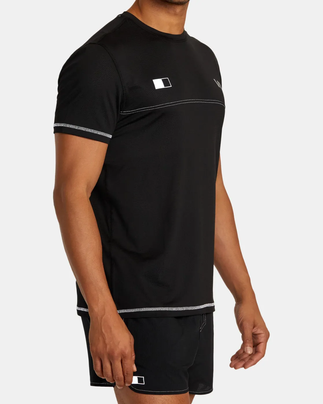 RVCA RUNNER TECHNICAL SHORT SLEEVE TOP Black 2