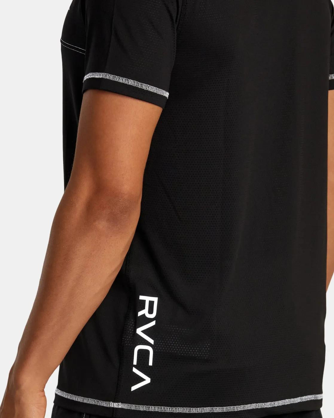 RVCA RUNNER TECHNICAL SHORT SLEEVE TOP Black 2