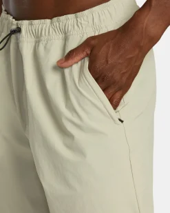 RVCA SPECTRUM TECH SHORT UTILITY SHORTS Chalk Outlet