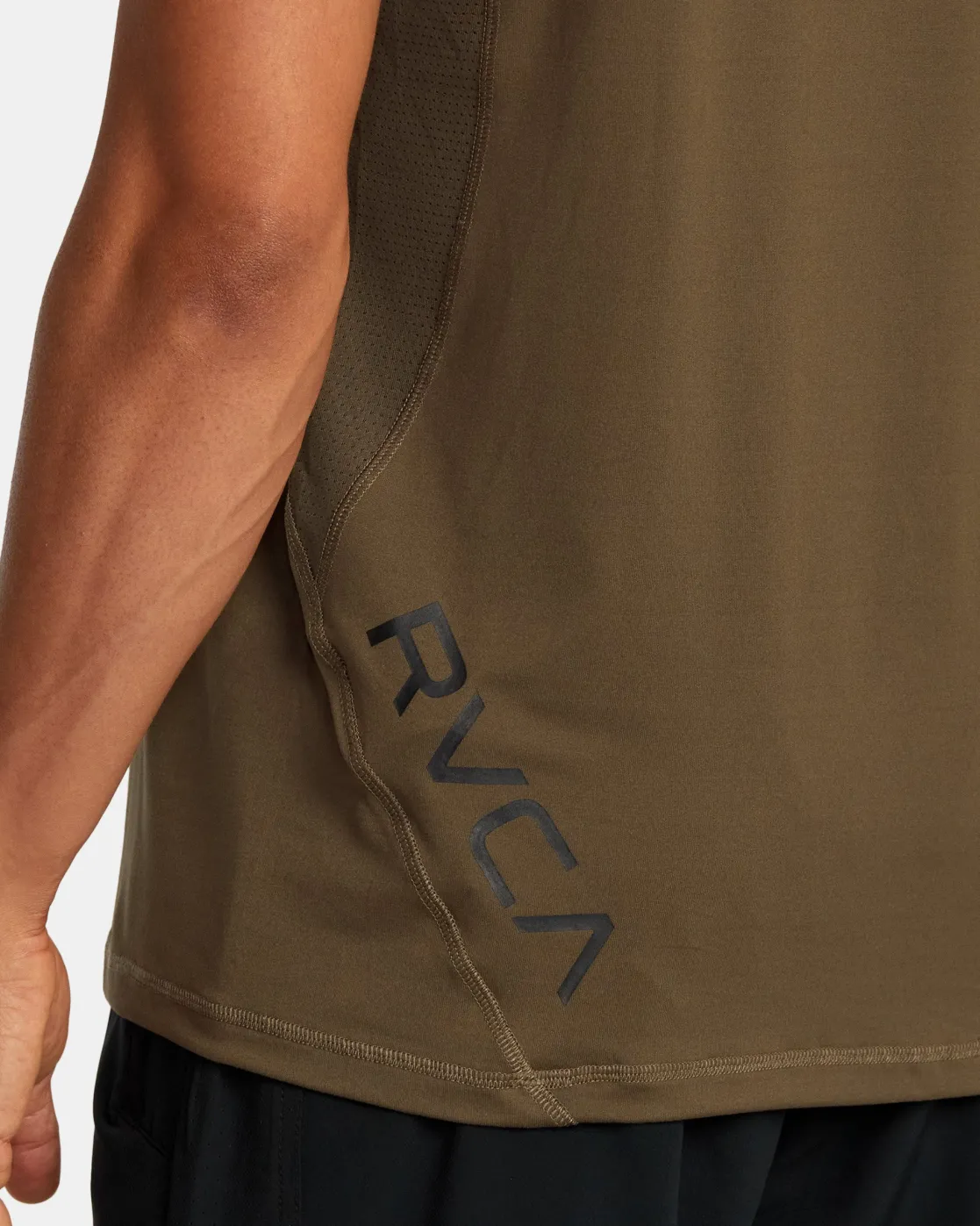 RVCA SPORT VENT PERFORMANCE TEE Mocha Best